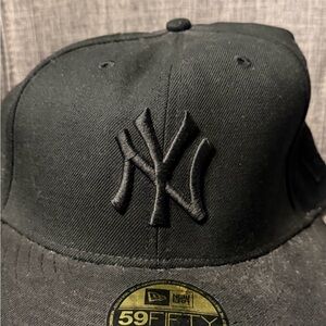 Black New Era 59FIFTY Fitted MLB Cap - Men's 7 1/8